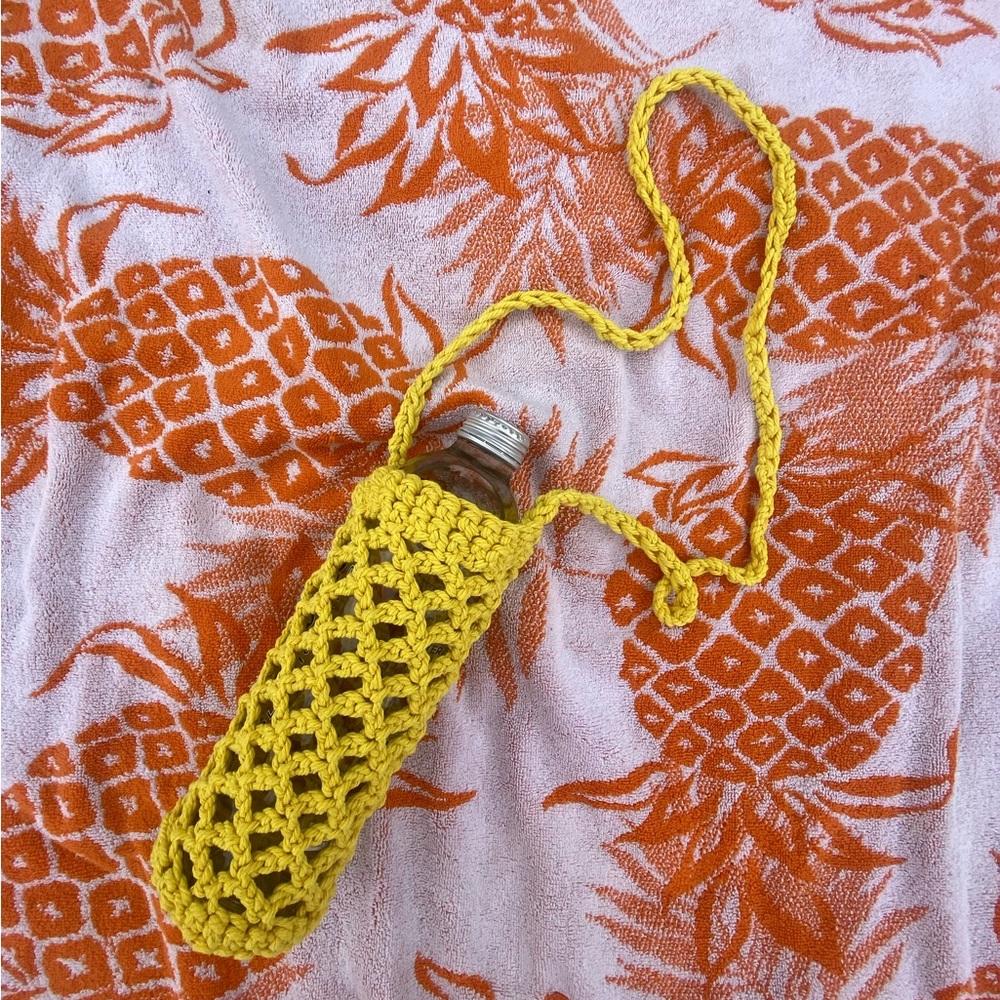 UNISEX Beautiful crochet hand-made shoulder bottle carrier. 100 % cotton.